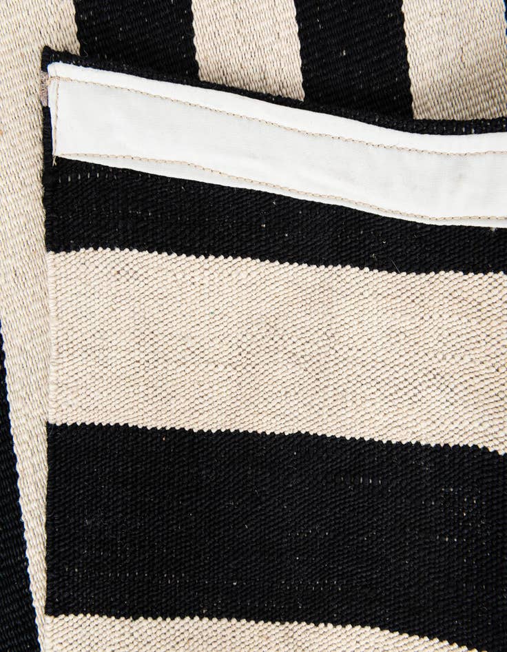 Detail image of  5' 6 x 8' 1  Hand Woven Kilim Modern Wool Rug