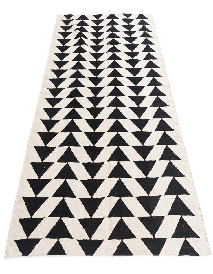 Detail image of  5' 9 x 7' 6  Hand Woven Kilim Modern Wool Rug