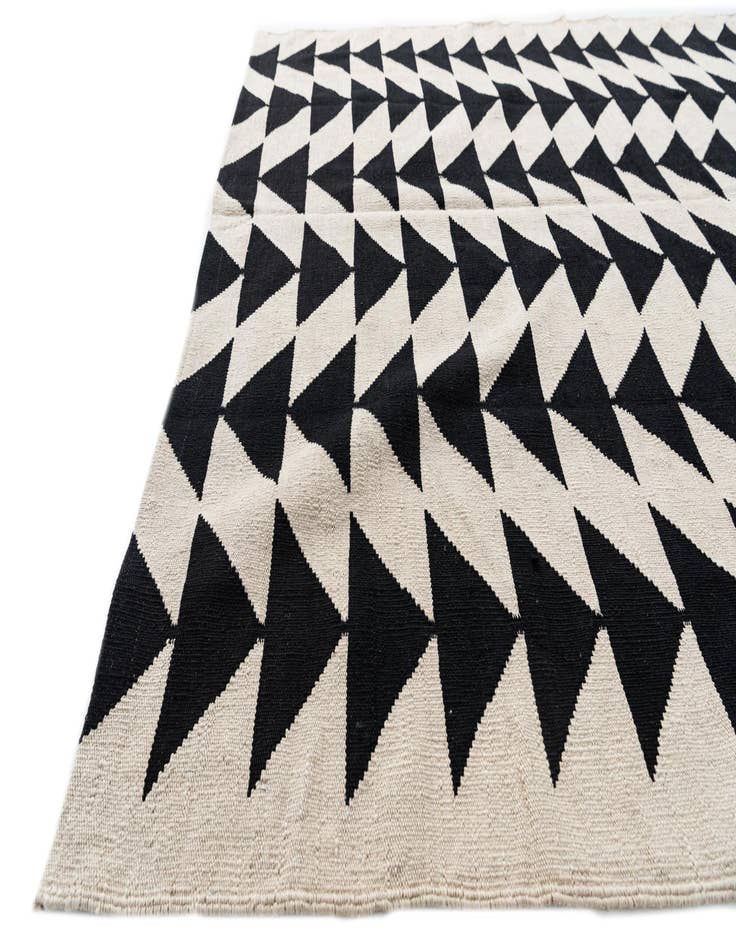 Detail image of  5' 9 x 7' 6  Hand Woven Kilim Modern Wool Rug