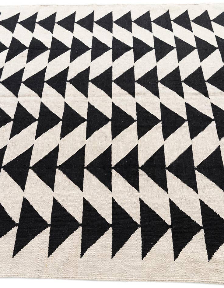 Detail image of  5' 9 x 7' 6  Hand Woven Kilim Modern Wool Rug