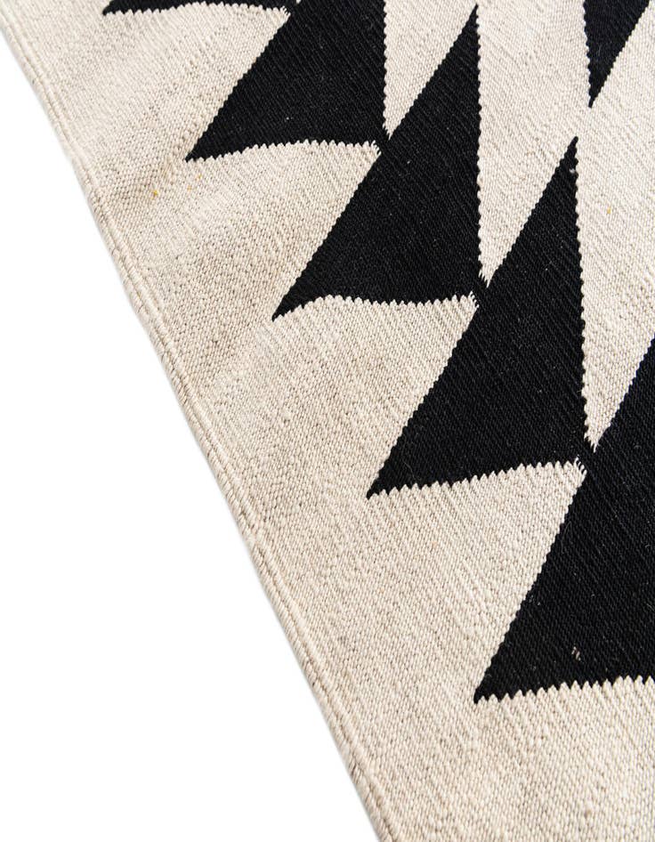 Detail image of  5' 9 x 7' 6  Hand Woven Kilim Modern Wool Rug