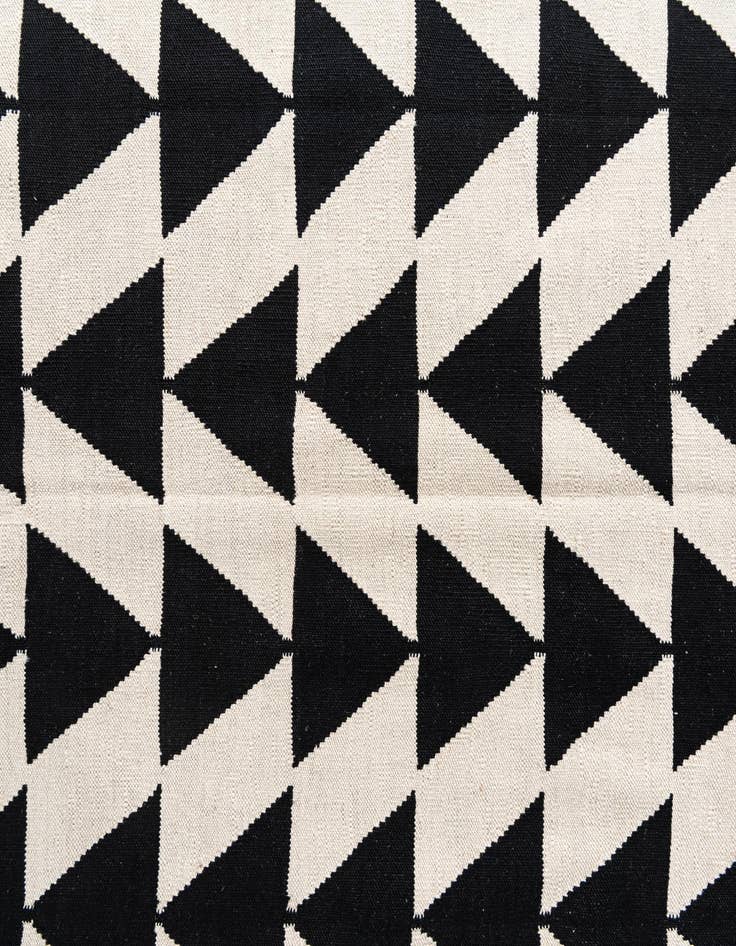 Detail image of  5' 9 x 7' 6  Hand Woven Kilim Modern Wool Rug