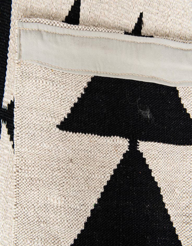 Detail image of  5' 9 x 7' 6  Hand Woven Kilim Modern Wool Rug