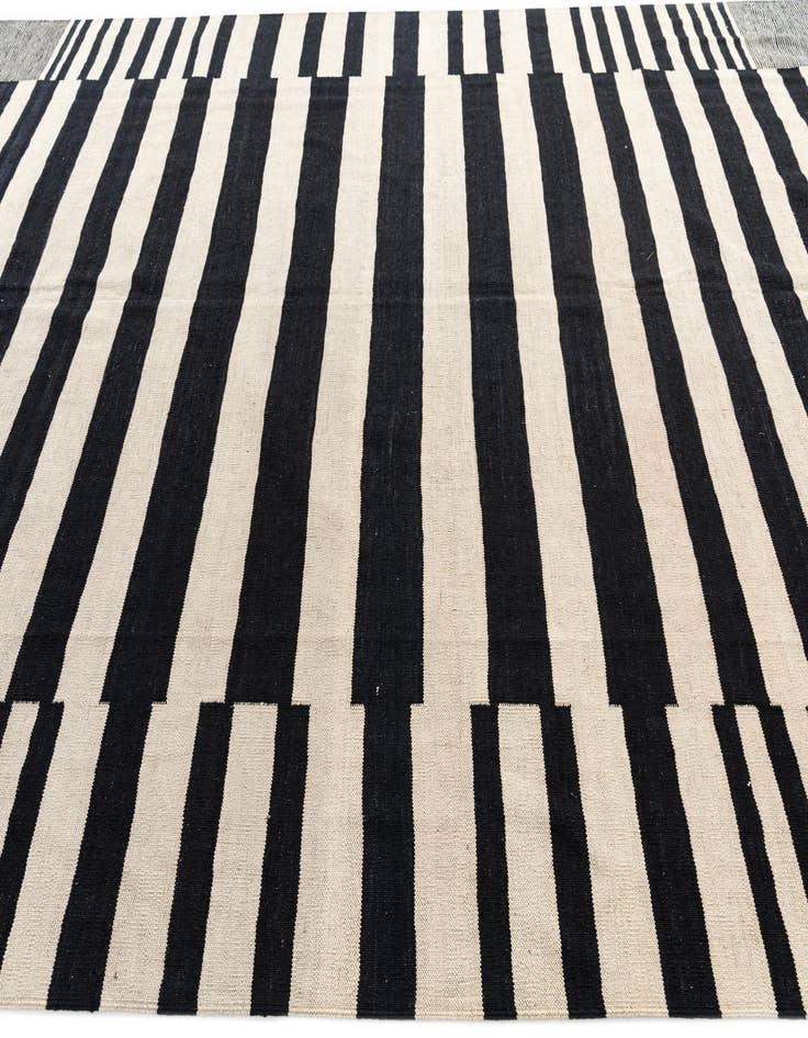 Detail image of  8' 6 x 9' 3  Hand Woven Kilim Modern Wool Rug