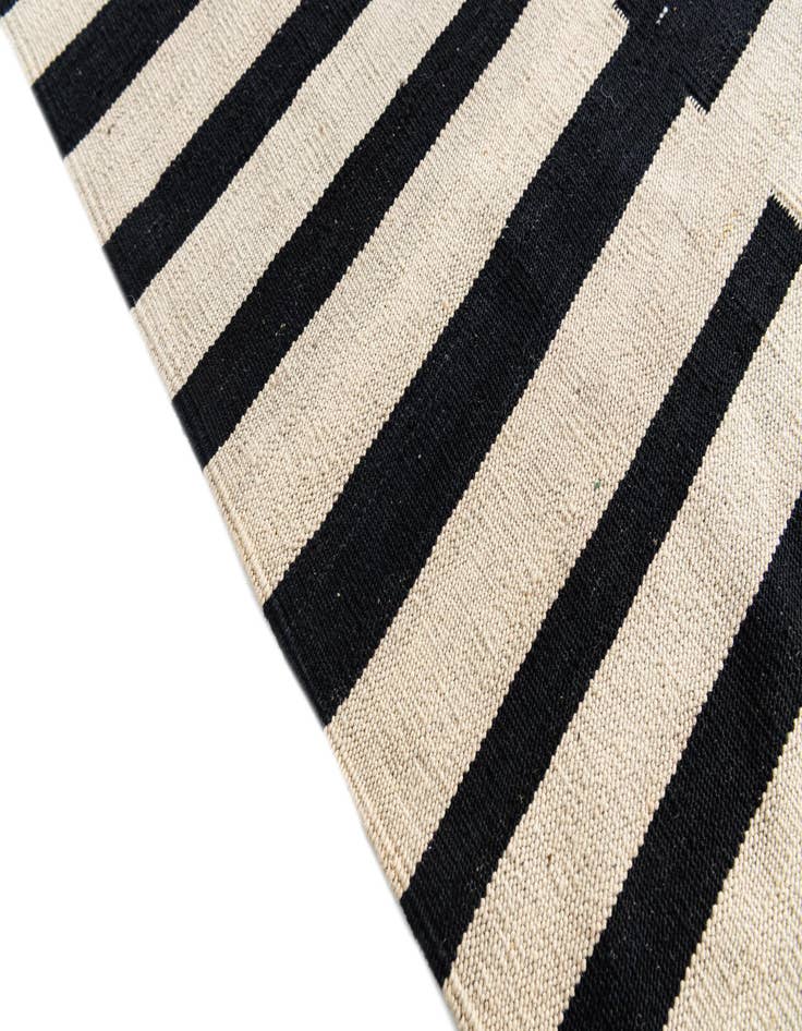 Detail image of  8' 6 x 9' 3  Hand Woven Kilim Modern Wool Rug