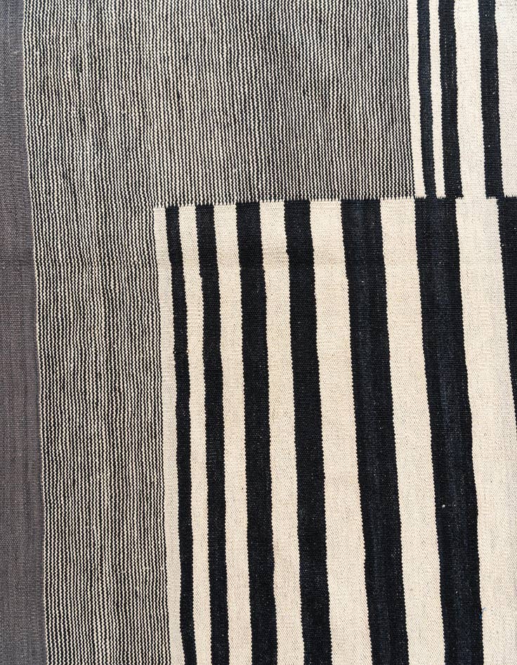 Detail image of  8' 6 x 9' 3  Hand Woven Kilim Modern Wool Rug