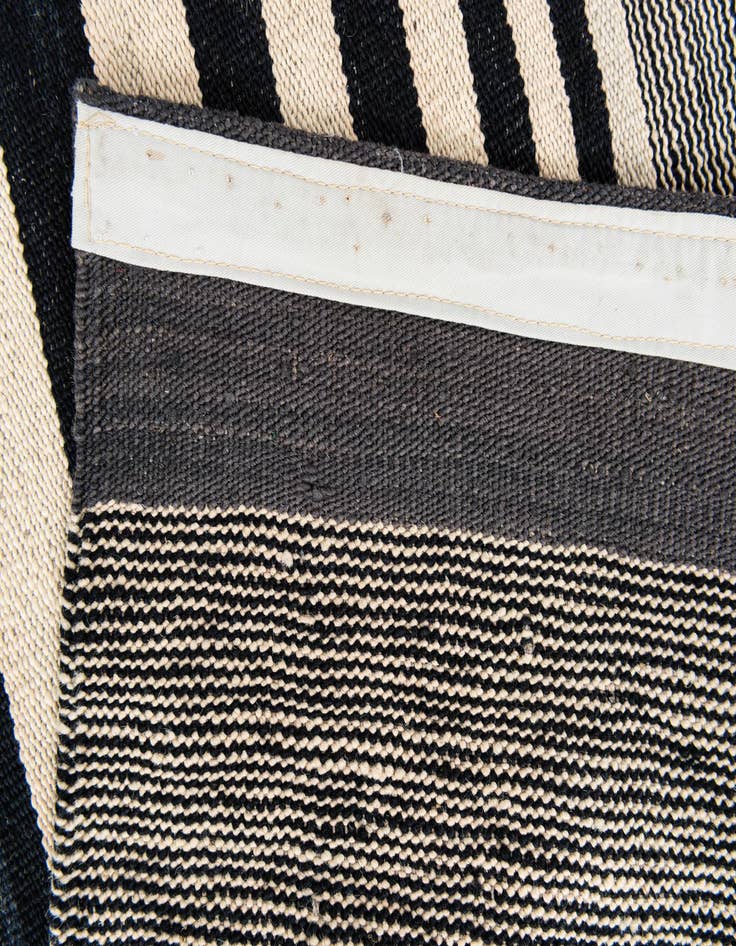 Detail image of  8' 6 x 9' 3  Hand Woven Kilim Modern Wool Rug