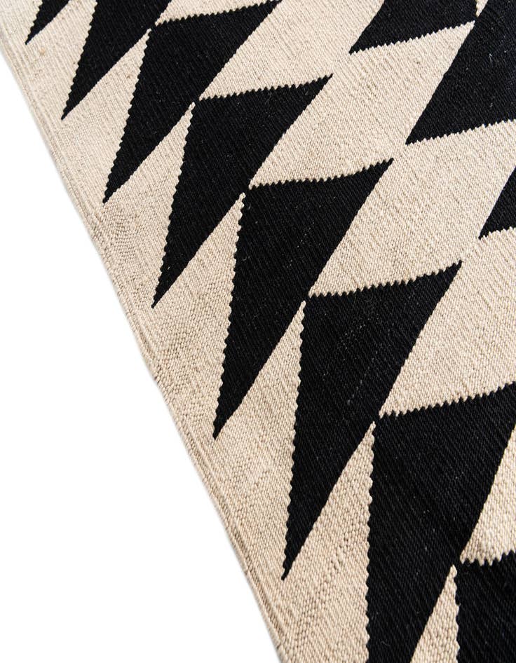 Detail image of  6' 8 x 9' 6  Hand Woven Kilim Modern Wool Rug