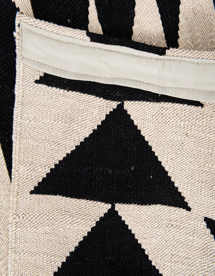 Detail image of  6' 8 x 9' 6  Hand Woven Kilim Modern Wool Rug