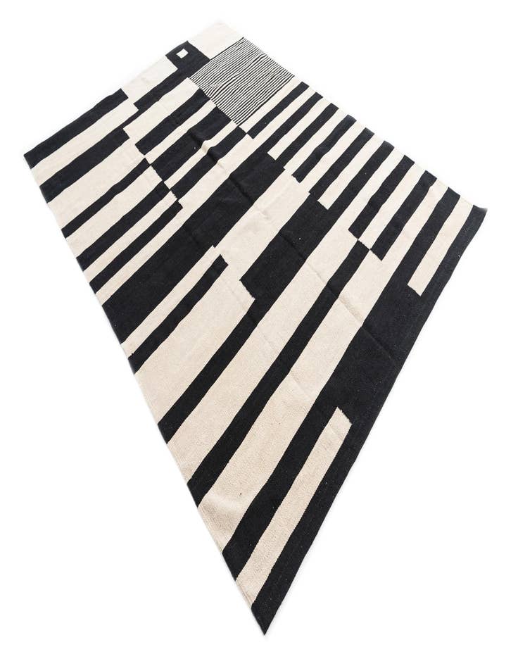 Detail image of  5' 7 x 7' 9  Hand Woven Kilim Modern Wool Rug