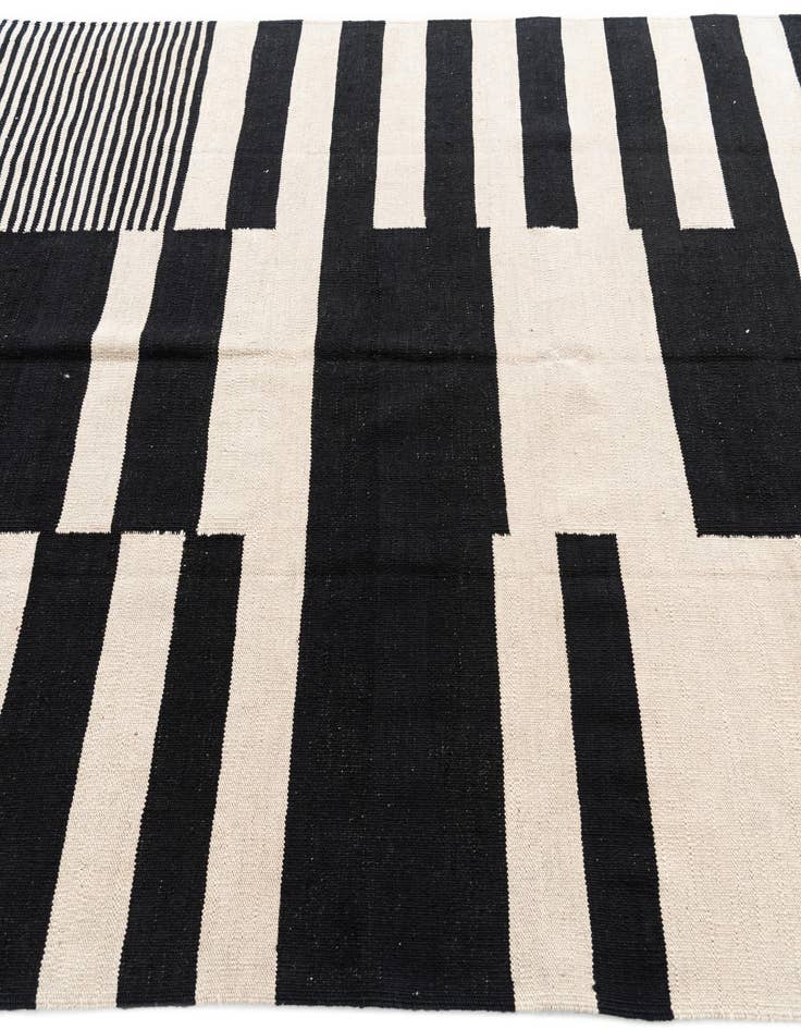 Detail image of  5' 7 x 7' 9  Hand Woven Kilim Modern Wool Rug