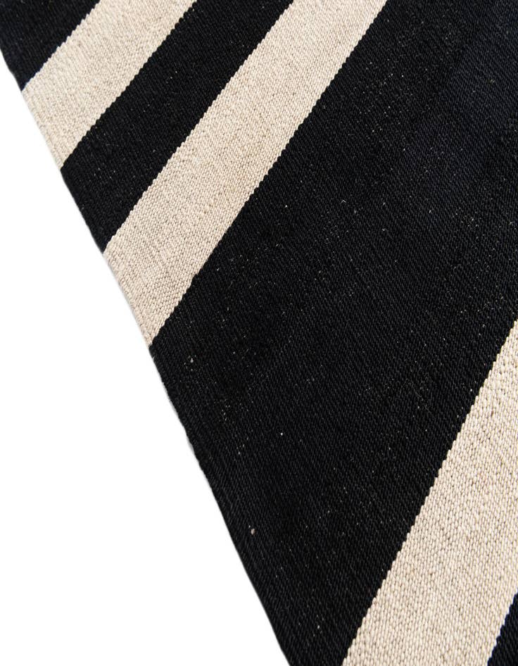Detail image of  5' 7 x 7' 9  Hand Woven Kilim Modern Wool Rug
