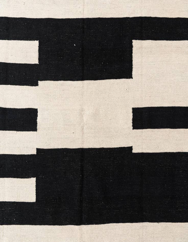 Detail image of  5' 7 x 7' 9  Hand Woven Kilim Modern Wool Rug