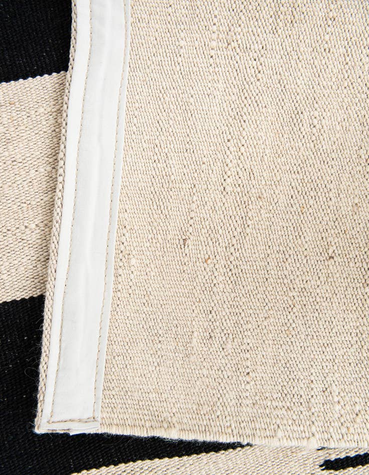 Detail image of  5' 7 x 7' 9  Hand Woven Kilim Modern Wool Rug