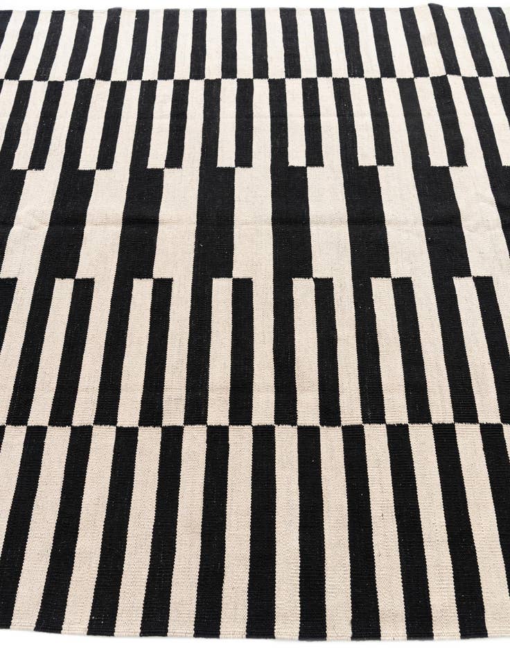 Detail image of  5' 9 x 7' 9  Hand Woven Kilim Modern Wool Rug