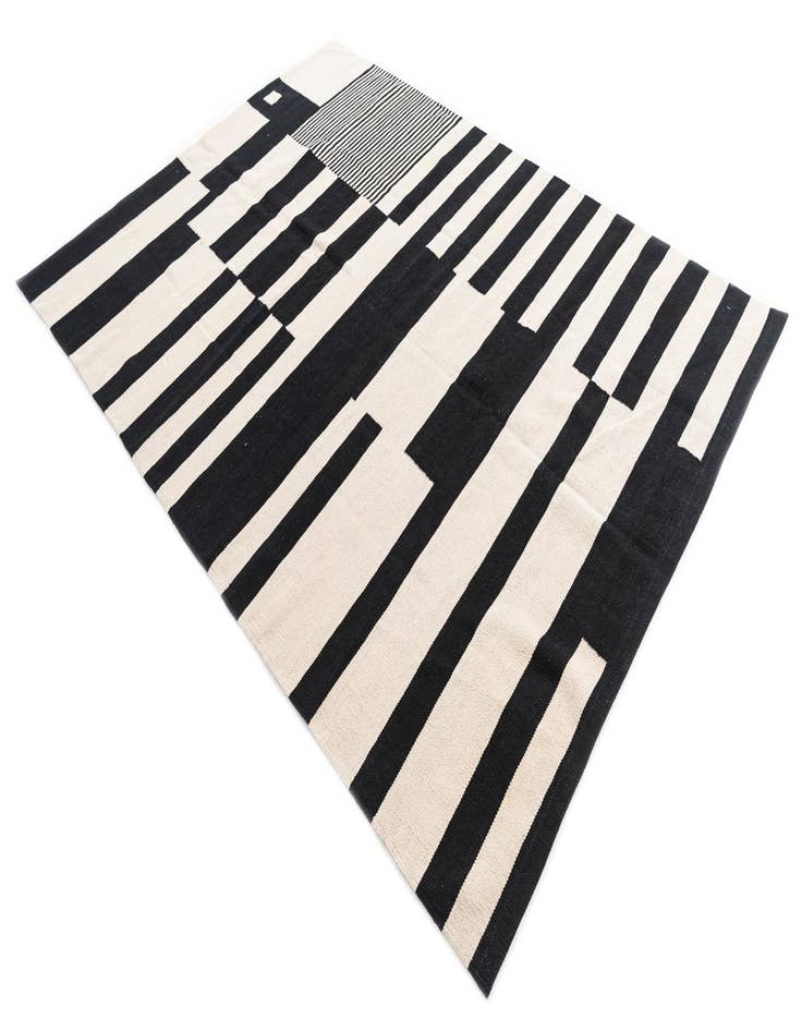 Detail image of  5' 7 x 7' 9  Hand Woven Kilim Modern Wool Rug