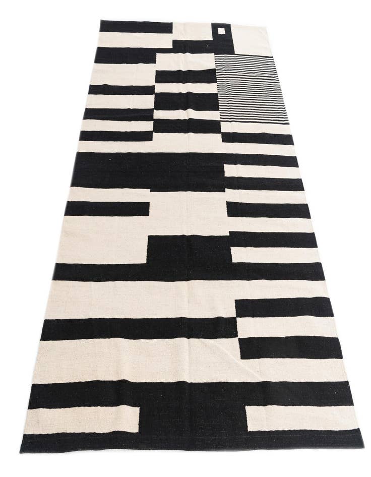 Detail image of  5' 7 x 7' 9  Hand Woven Kilim Modern Wool Rug