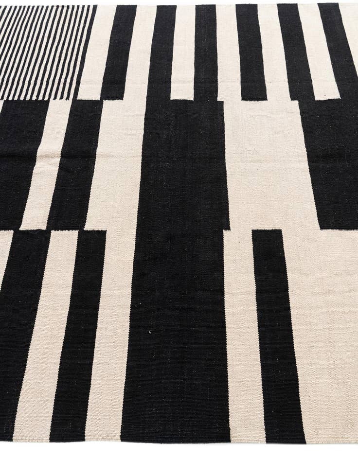 Detail image of  5' 7 x 7' 9  Hand Woven Kilim Modern Wool Rug