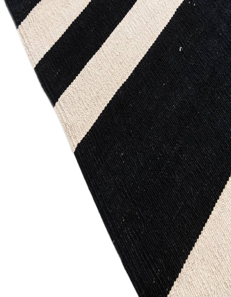 Detail image of  5' 7 x 7' 9  Hand Woven Kilim Modern Wool Rug