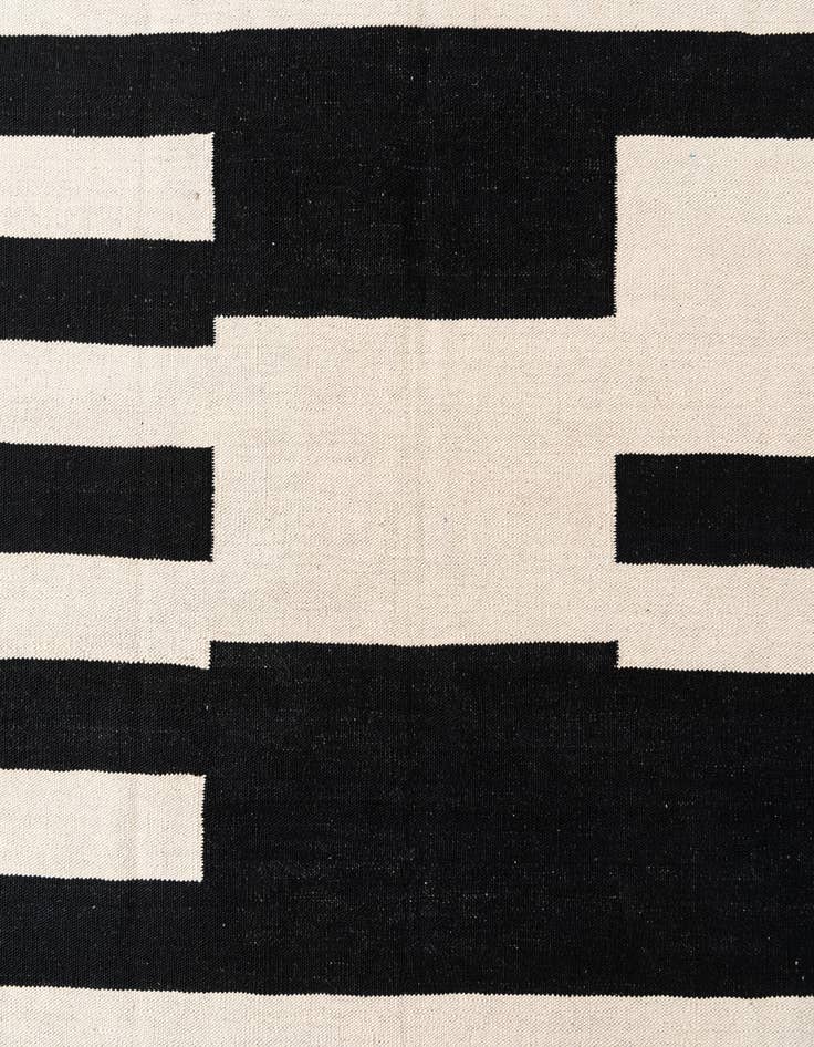 Detail image of  5' 7 x 7' 9  Hand Woven Kilim Modern Wool Rug