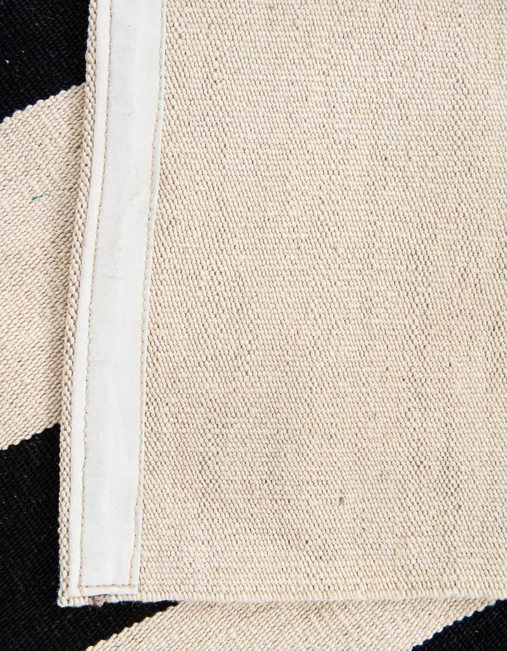 Detail image of  5' 7 x 7' 9  Hand Woven Kilim Modern Wool Rug