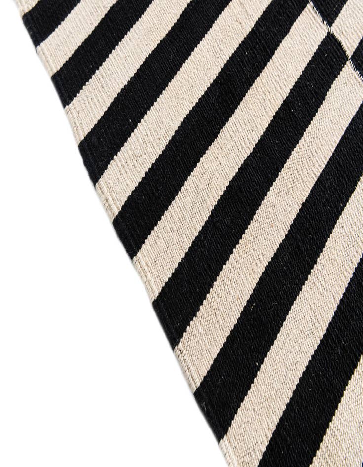 Detail image of  5' 8 x 7' 7  Hand Woven Kilim Modern Wool Rug