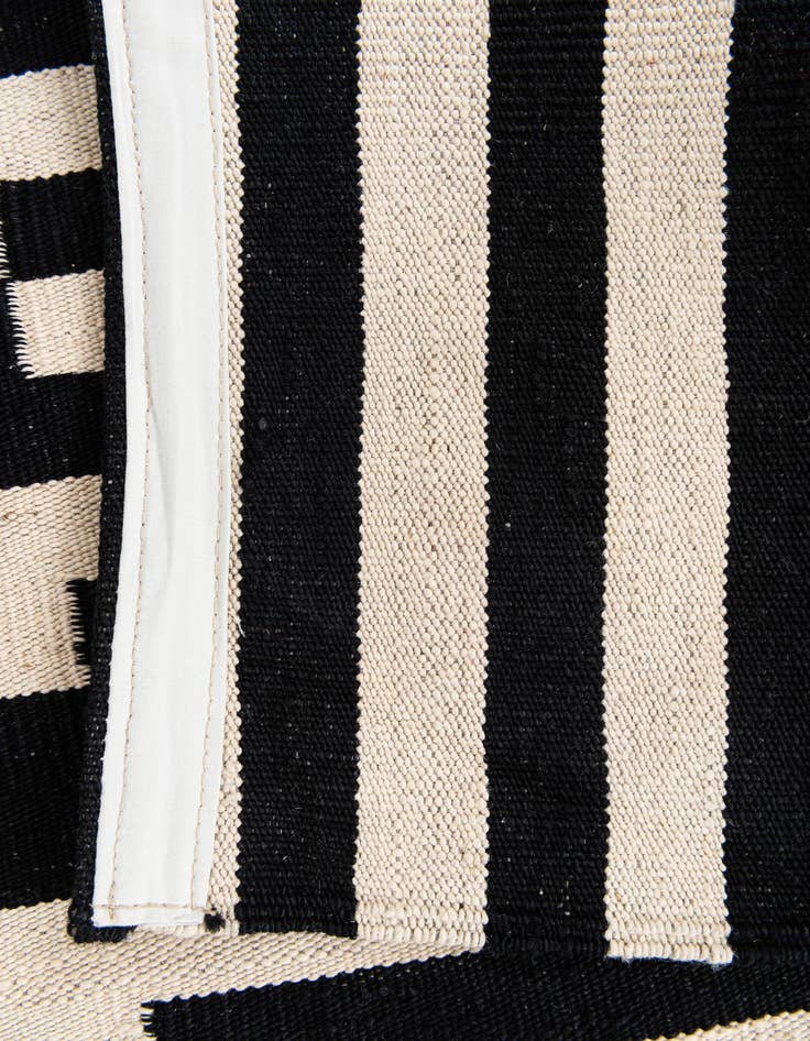 Detail image of  5' 8 x 7' 7  Hand Woven Kilim Modern Wool Rug