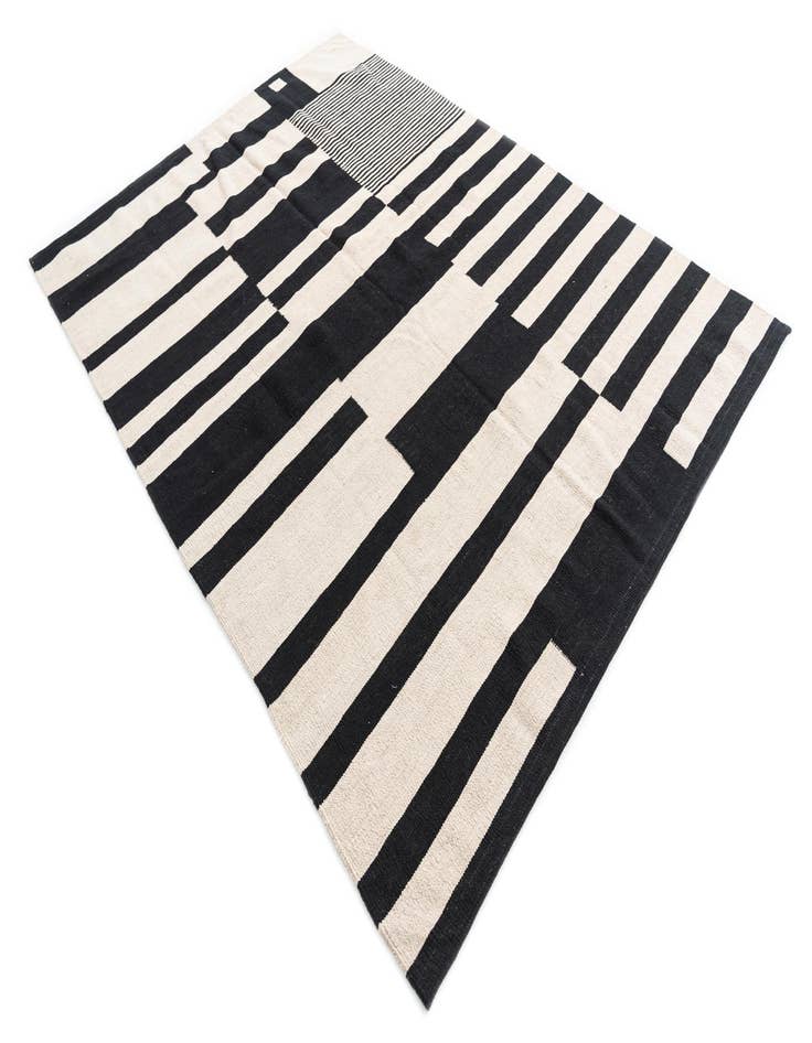 Detail image of  5' 9 x 7' 9  Hand Woven Kilim Modern Wool Rug