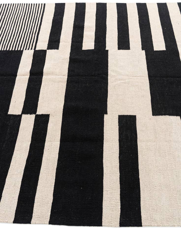 Detail image of  5' 9 x 7' 9  Hand Woven Kilim Modern Wool Rug