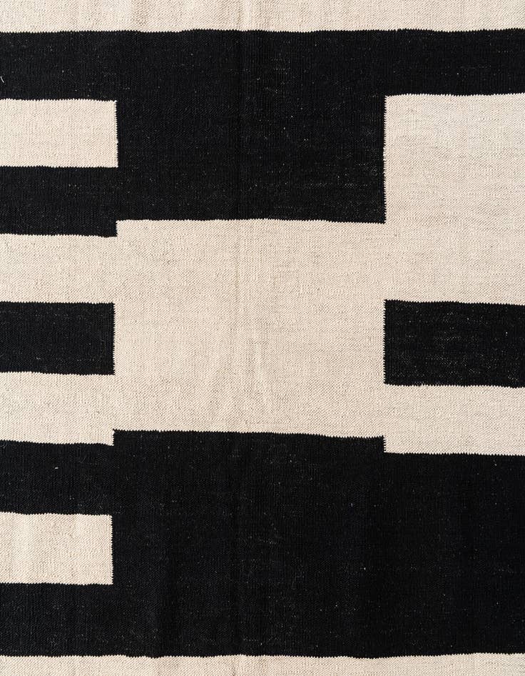 Detail image of  5' 9 x 7' 9  Hand Woven Kilim Modern Wool Rug