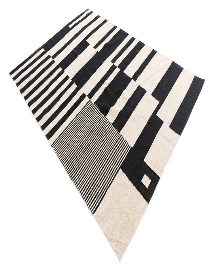 Detail image of  5' 7 x 7' 10  Hand Woven Kilim Modern Wool Rug