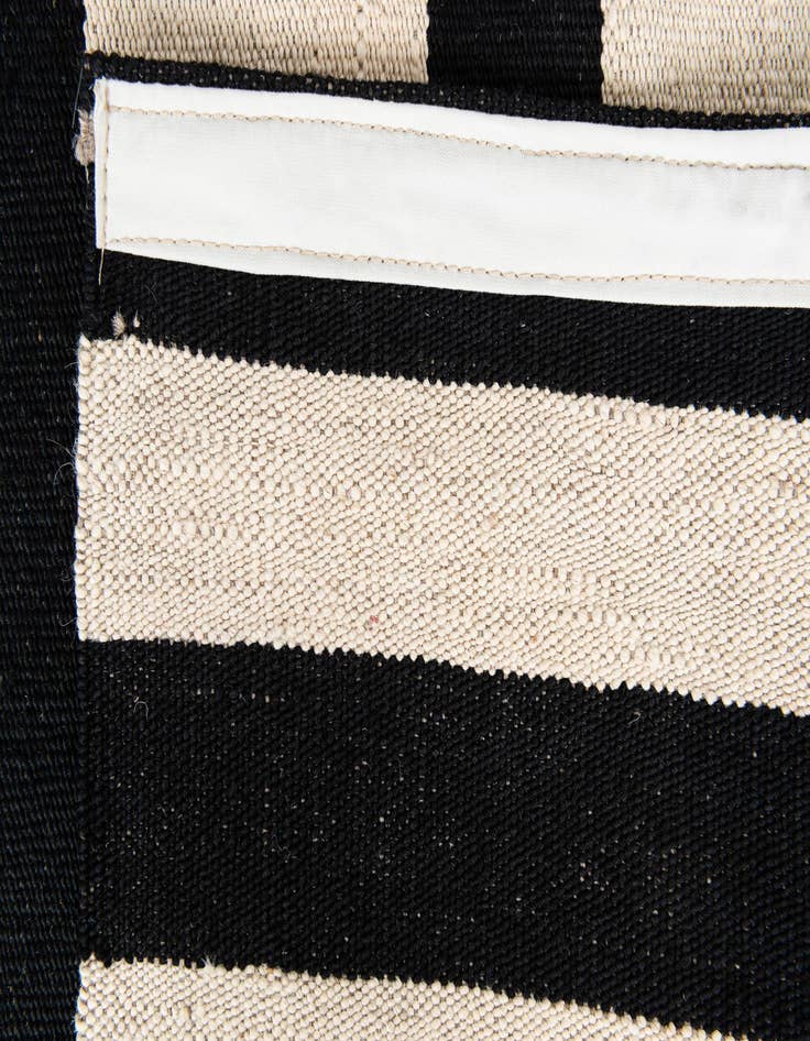 Detail image of  5' 7 x 7' 10  Hand Woven Kilim Modern Wool Rug