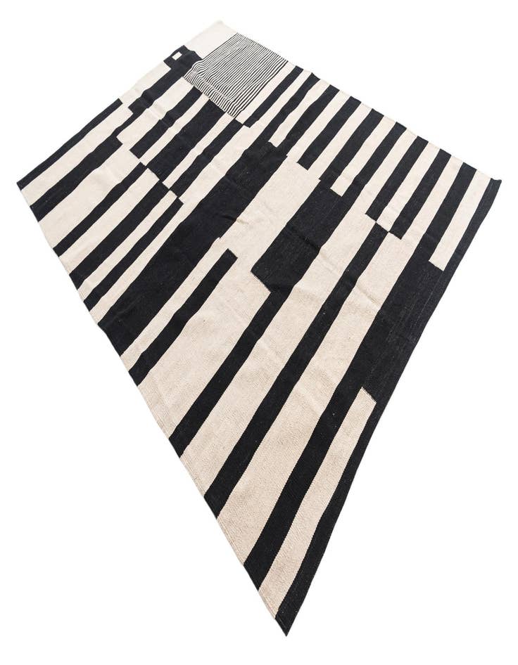 Detail image of  5' 10 x 7' 8  Hand Woven Kilim Modern Wool Rug