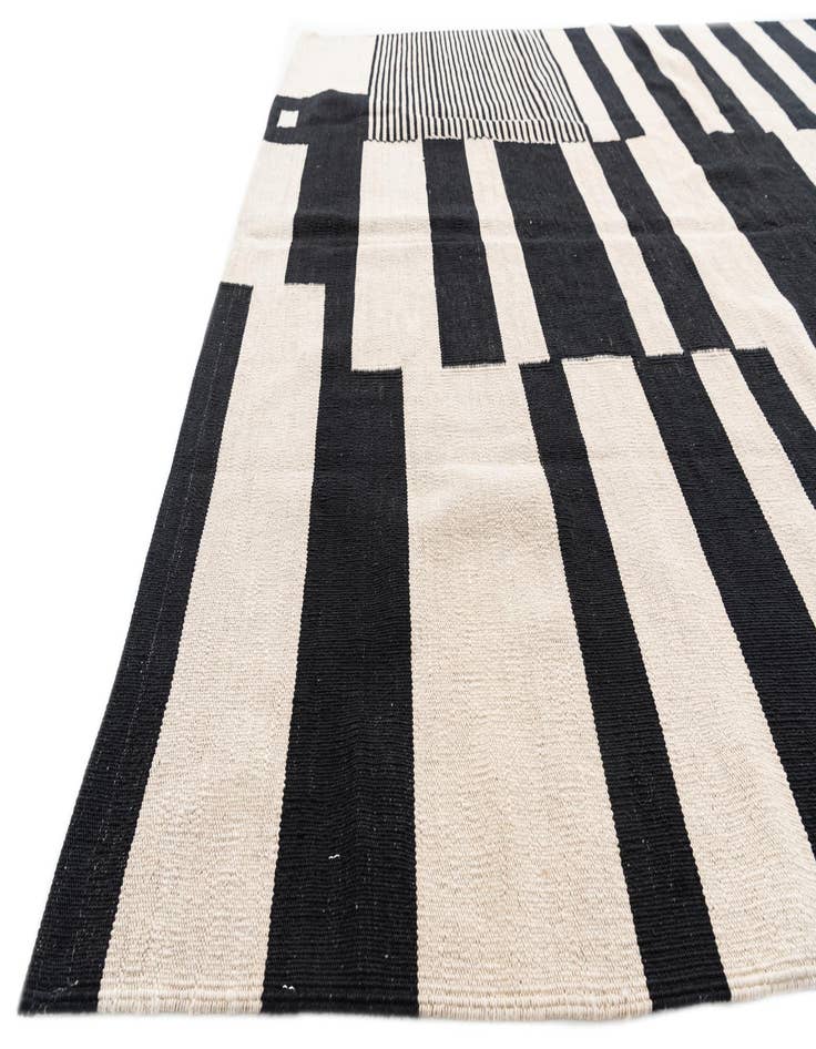 Detail image of  5' 10 x 7' 8  Hand Woven Kilim Modern Wool Rug