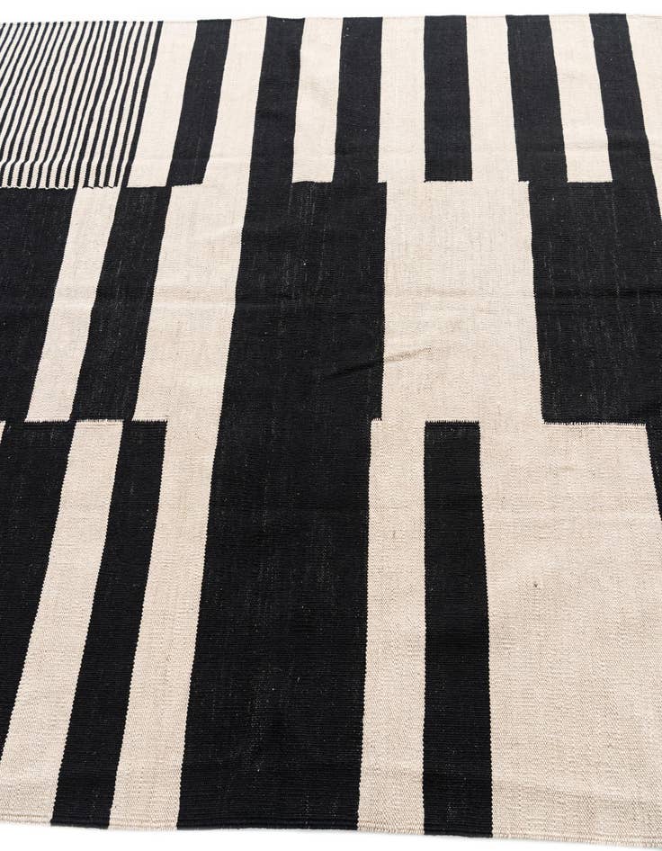 Detail image of  5' 10 x 7' 8  Hand Woven Kilim Modern Wool Rug