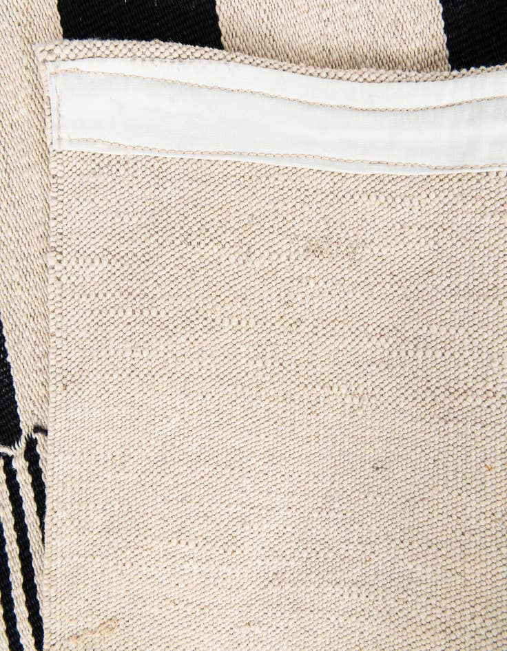 Detail image of  5' 10 x 7' 8  Hand Woven Kilim Modern Wool Rug