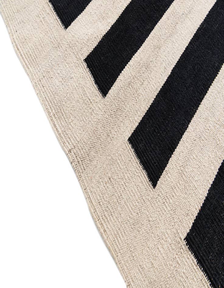 Detail image of  6' 9 x 9' 7  Hand Woven Kilim Modern Wool Rug