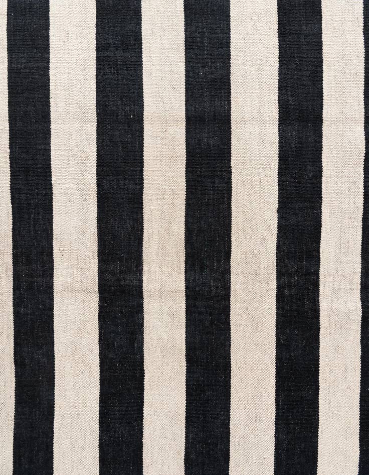 Detail image of  6' 9 x 9' 7  Hand Woven Kilim Modern Wool Rug