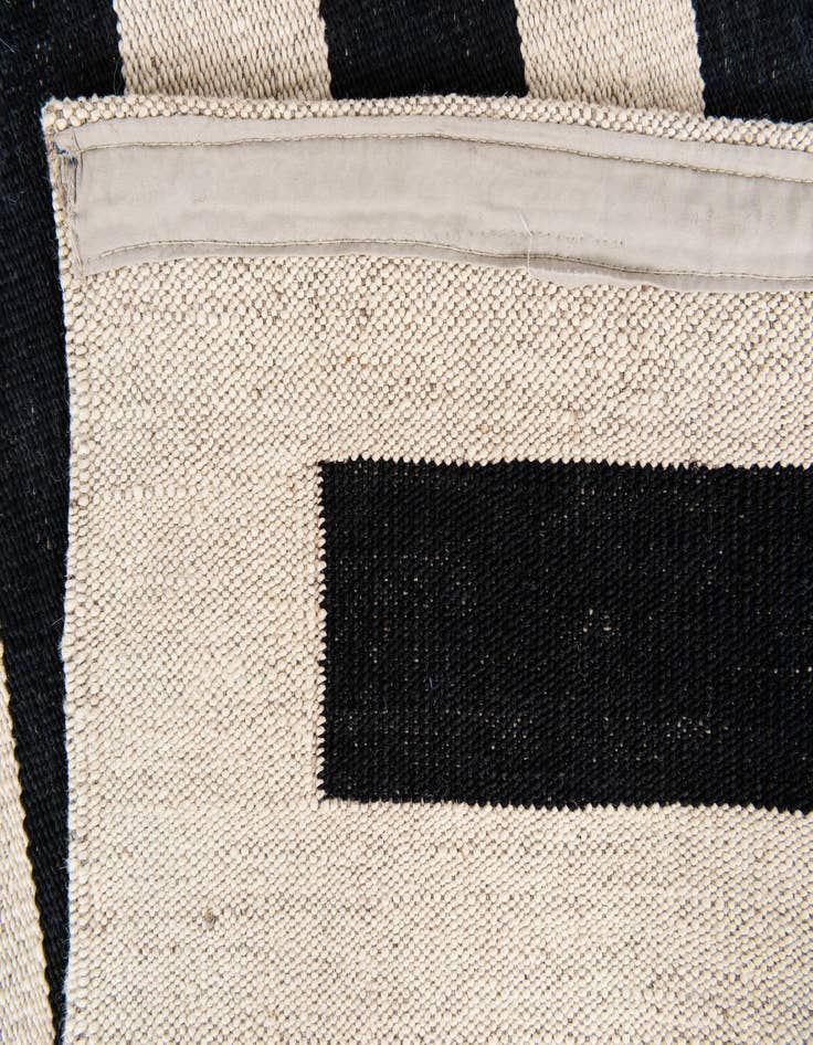 Detail image of  6' 9 x 9' 7  Hand Woven Kilim Modern Wool Rug