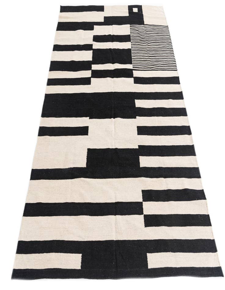 Detail image of  5' 1 x 6' 10  Hand Woven Kilim Modern Wool Rug