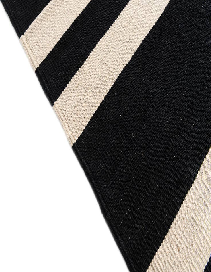 Detail image of  5' 1 x 6' 10  Hand Woven Kilim Modern Wool Rug