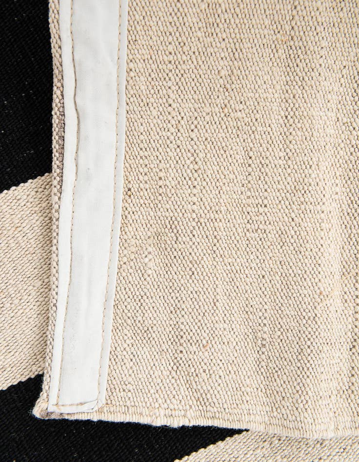 Detail image of  5' 1 x 6' 10  Hand Woven Kilim Modern Wool Rug