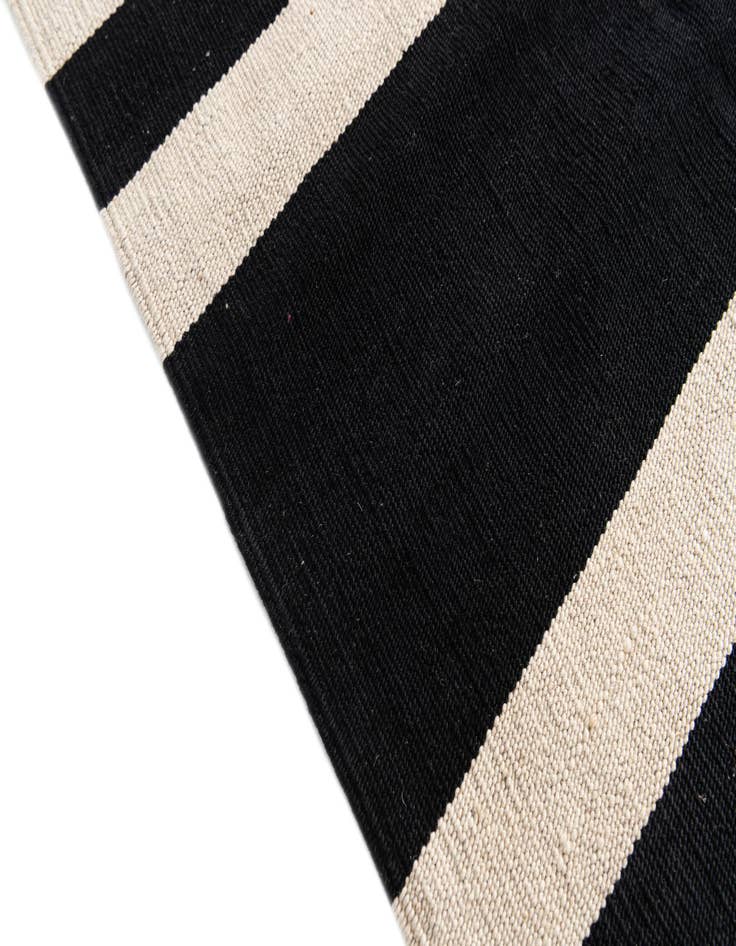 Detail image of  5' 8 x 7' 9  Hand Woven Kilim Modern Wool Rug