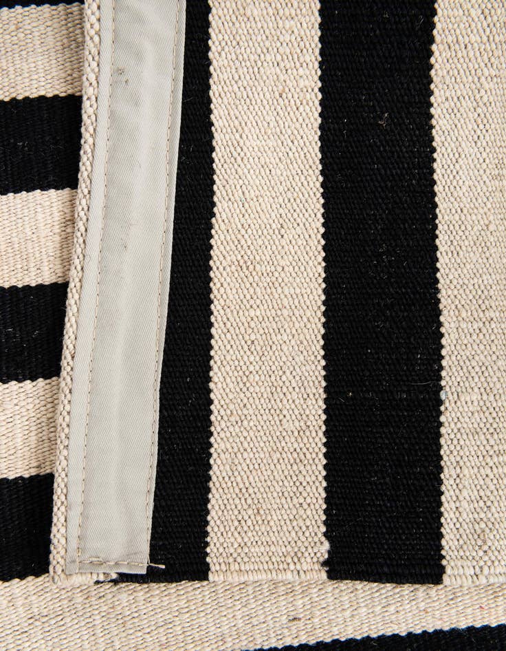 Detail image of  3' 1 x 5' 9  Hand Woven Kilim Modern Wool Rug