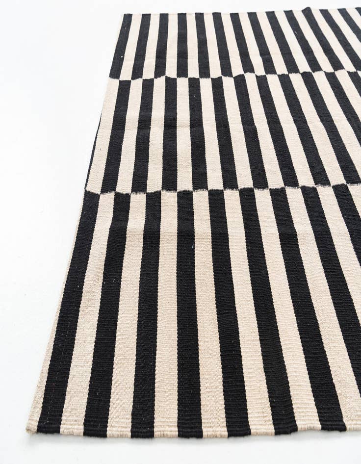 Detail image of  4' 3 x 6'  Hand Woven Kilim Modern Wool Rug