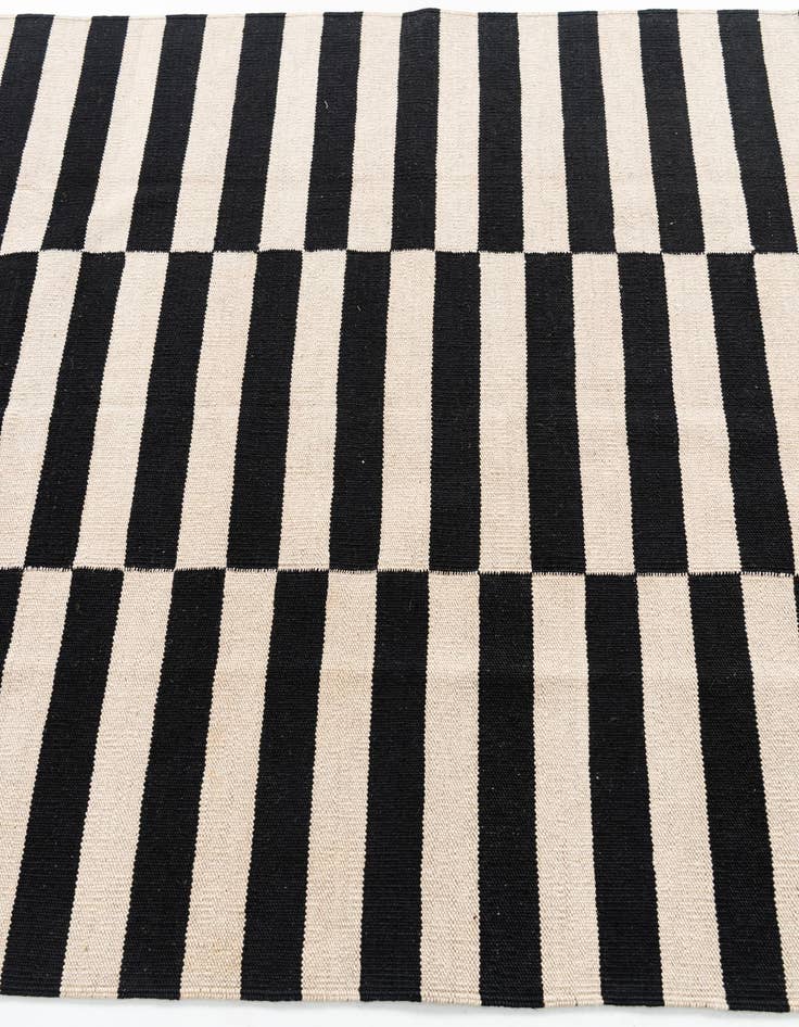 Detail image of  4' 3 x 6'  Hand Woven Kilim Modern Wool Rug