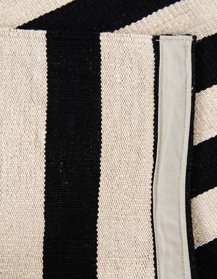 Detail image of  5' 7 x 7' 9  Hand Woven Kilim Modern Wool Rug