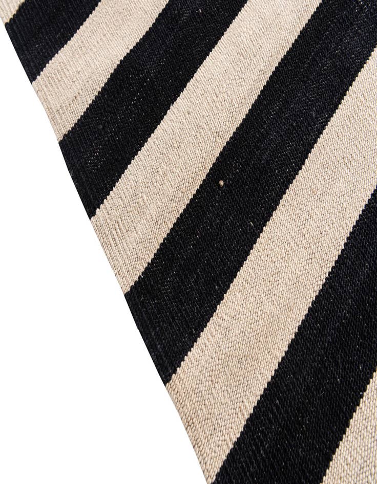Detail image of  5' 8 x 7' 10  Hand Woven Kilim Modern Wool Rug