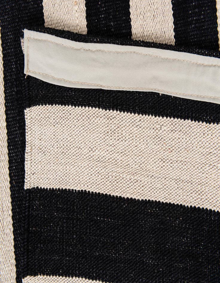 Detail image of  5' 8 x 7' 10  Hand Woven Kilim Modern Wool Rug