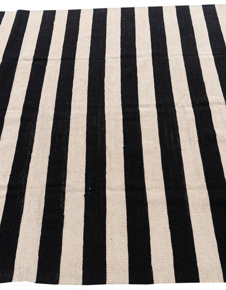 Detail image of  5' 5 x 8'  Hand Woven Kilim Modern Wool Rug